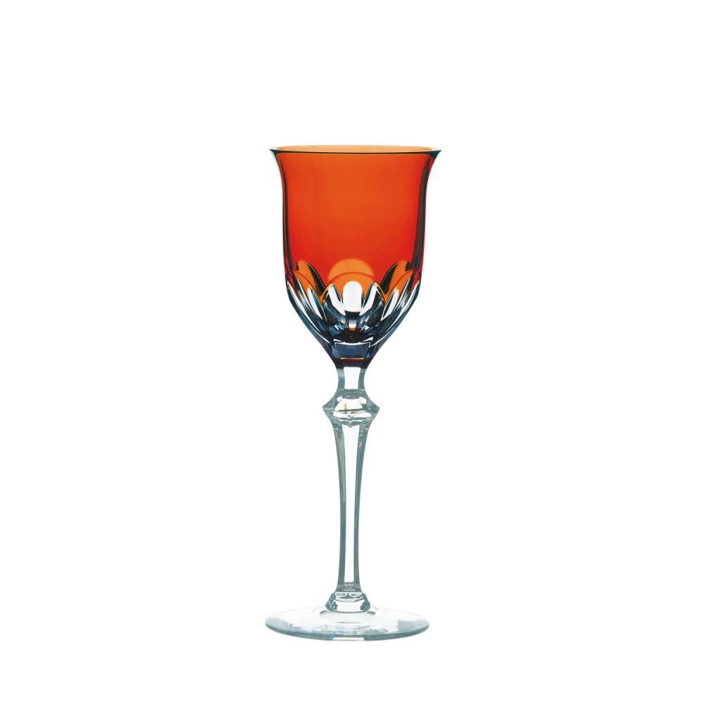 An elegantly shaped wine glass with a long stem and a round base. The upper part of the bowl glows orange-red, whilst the lower part is adorned with clear, intricately cut glasswork. A delicate golden line runs along the rim.