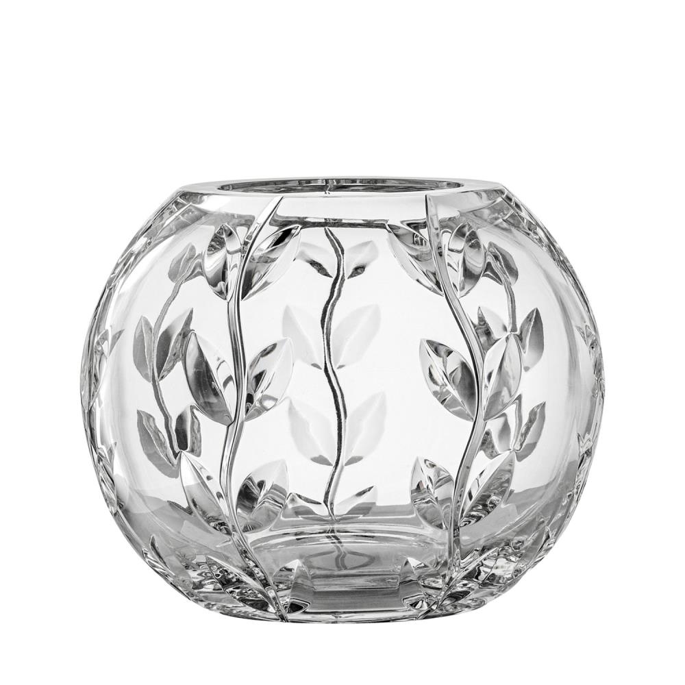 Runde, transparente Kristallvase mit kunstvollem Schliffmuster aus stilisierten Blättern und zarten Stielen. Klare Glasflächen reflektieren das Licht, die geschliffenen Blattdetails verleihen elegante, natürliche Textur.