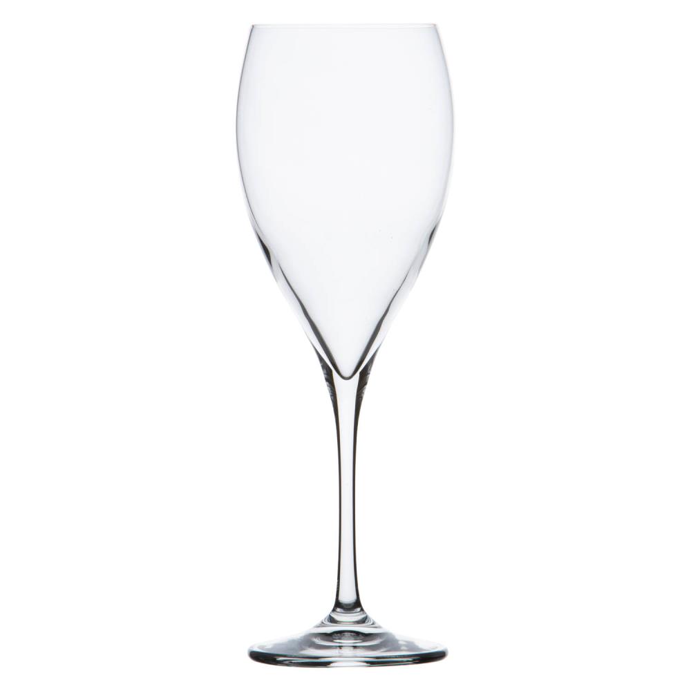 Hohes, klares Weinglas aus Kristallglas mit schlankem, elegantem Design. Breiter Kelch, zur Mitte verjüngt, mit langem, dünnem Stiel auf flachem, rundem Fuß. Leer, spiegelt leicht das Licht.